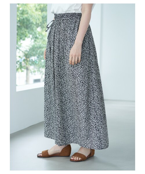 AMERICAN HOLIC（アメリカンホリック）の「ドロストサテンワイドパンツ（パンツ・ダークネイビー/ドット/スモールフラワー/フラワー/フラワーネイビー・M/L）」の12枚目の写真