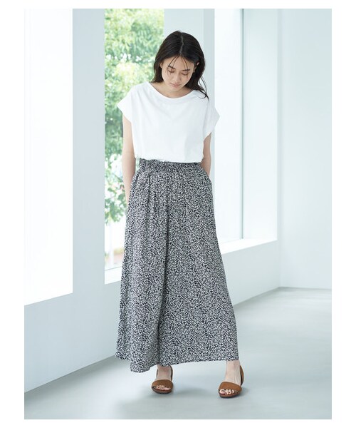 AMERICAN HOLIC（アメリカンホリック）の「ドロストサテンワイドパンツ（パンツ・ダークネイビー/ドット/スモールフラワー/フラワー/フラワーネイビー・M/L）」の10枚目の写真