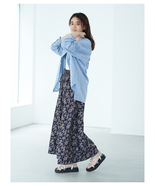 AMERICAN HOLIC（アメリカンホリック）の「ドロストサテンワイドパンツ（パンツ・ダークネイビー/ドット/スモールフラワー/フラワー/フラワーネイビー・M/L）」の6枚目の写真