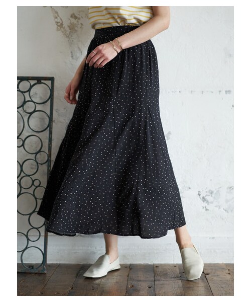 earth music&ecology（アースミュージックアンドエコロジー）の「【Special Price】綺麗フレアスカート（スカート・アイボリー/ベージュ/ネイビー/ドット/フラワーベージュ/フラワーブラック・F）」の8枚目の写真