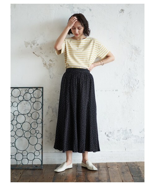 earth music&ecology（アースミュージックアンドエコロジー）の「【Special Price】綺麗フレアスカート（スカート・アイボリー/ベージュ/ネイビー/ドット/フラワーベージュ/フラワーブラック・F）」の4枚目の写真