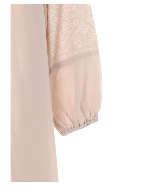 earth music&ecology（アースミュージックアンドエコロジー）の「【Special Price】エスニック風袖刺繍ガウンワンピース（ワンピース/ドレス・アイボリー/ブラック/ベージュ/サックスブルー・F）」の4枚目の写真