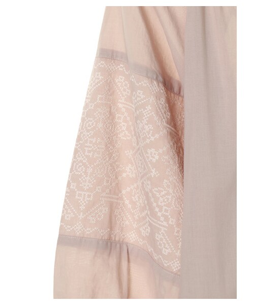 earth music&ecology（アースミュージックアンドエコロジー）の「【Special Price】エスニック風袖刺繍ガウンワンピース（ワンピース/ドレス・アイボリー/ブラック/ベージュ/サックスブルー・F）」の6枚目の写真