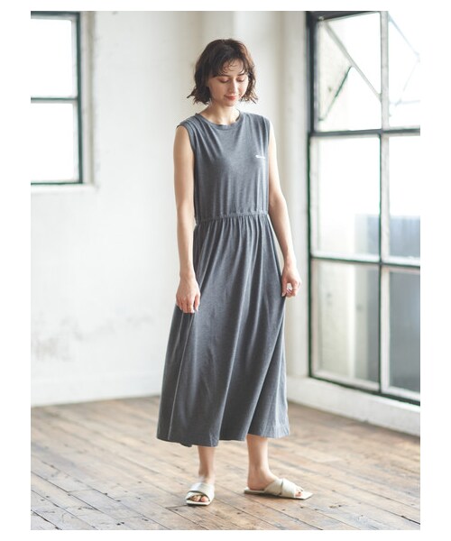 earth music&ecology(アースミュージックアンドエコロジー)の「Champion×earthワンピース(ワンピース/ドレス・ブラック/イエロー・F)」の2枚目の写真