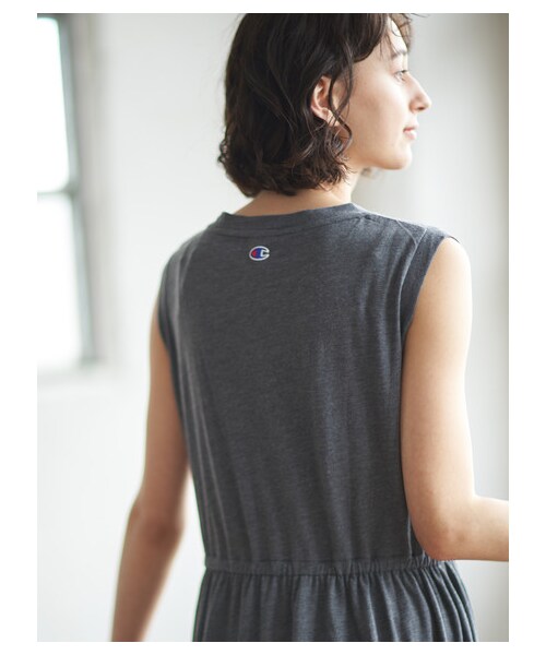 earth music&ecology(アースミュージックアンドエコロジー)の「Champion×earthワンピース(ワンピース/ドレス・ブラック/イエロー・F)」の8枚目の写真