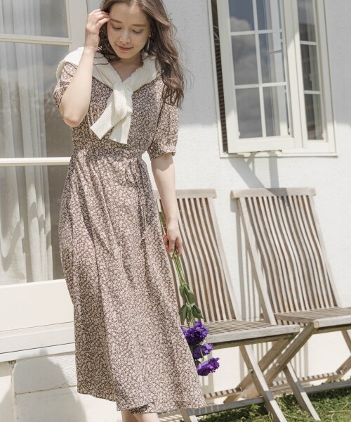 mysty woman（ミスティウーマン）の「フラワー5分袖マキシワンピース（ワンピース/ドレス・レディース・アイボリー/ブラック/ブラウン・F）」の3枚目の写真