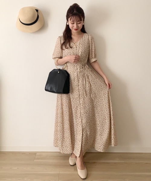 mysty woman（ミスティウーマン）の「フラワー5分袖マキシワンピース（ワンピース/ドレス・レディース・アイボリー/ブラック/ブラウン・F）」の4枚目の写真