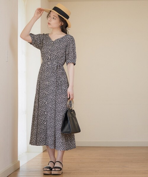 mysty woman（ミスティウーマン）の「フラワー5分袖マキシワンピース（ワンピース/ドレス・レディース・アイボリー/ブラック/ブラウン・F）」の9枚目の写真