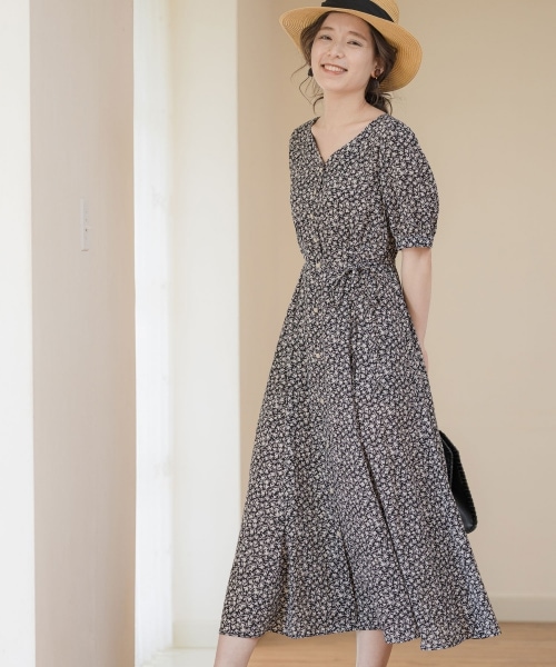 mysty woman（ミスティウーマン）の「フラワー5分袖マキシワンピース（ワンピース/ドレス・レディース・アイボリー/ブラック/ブラウン・F）」の2枚目の写真