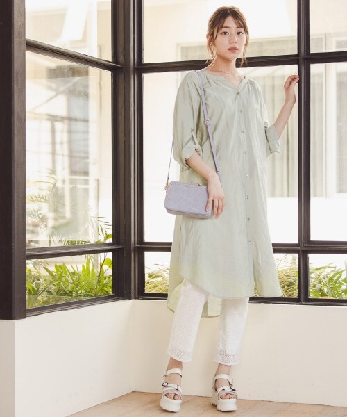 Andemiu(アンデミュウ)の「ヌキエリストライプシャツワンピース(ワンピース/ドレス・オフホワイト/ベージュ/ライトグリーン)」の7枚目の写真