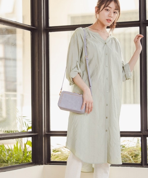 Andemiu(アンデミュウ)の「ヌキエリストライプシャツワンピース(ワンピース/ドレス・オフホワイト/ベージュ/ライトグリーン)」の3枚目の写真