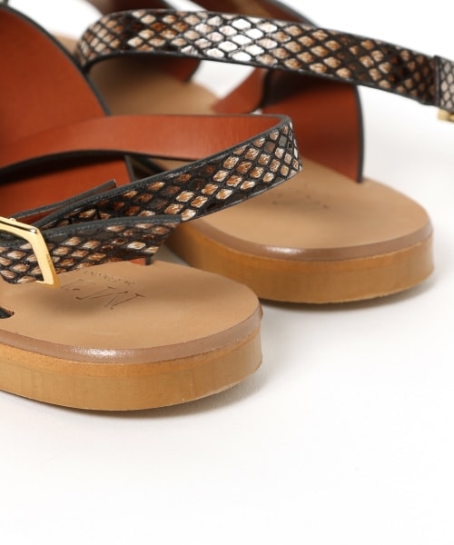 BARNYARDSTORM（バンヤードストーム）の「Ｗラインスクエアサンダル（シューズ・ゴールド/パイソン/ホワイト）」の15枚目の写真