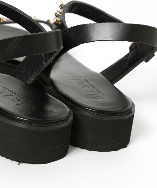 BARNYARDSTORM（バンヤードストーム）の「スタッズフラットサンダル（シューズ・(WEB限定)ホワイト/ブラック/キャメル）」の13枚目の写真