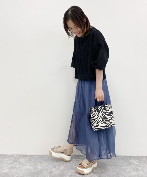 JEANASIS（ジーナシス）の「プリーツレイヤーロングスカート（スカート・アイボリー()/ブラック()）」の5枚目の写真