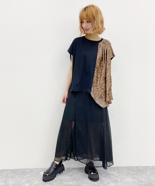 JEANASIS（ジーナシス）の「プリーツレイヤーロングスカート（スカート・アイボリー()/ブラック()）」の4枚目の写真