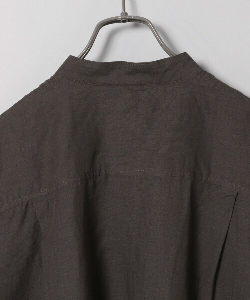 JEANASIS（ジーナシス）の「コットンリネンバンドカラーシャツLS（トップス・オフホワイト()/チャコールグレー()/ブルー()）」の15枚目の写真