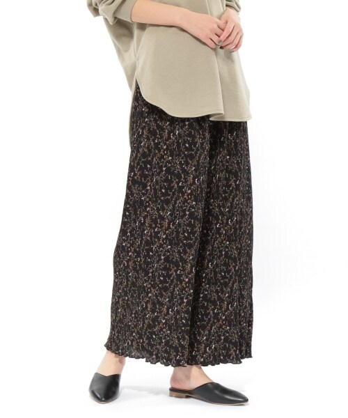 LAURA ASHLEY フラワープリントプリーツパンツ LAKOLE（ラコレ）の「フラワープリントプリーツパンツ（）」 - WEAR