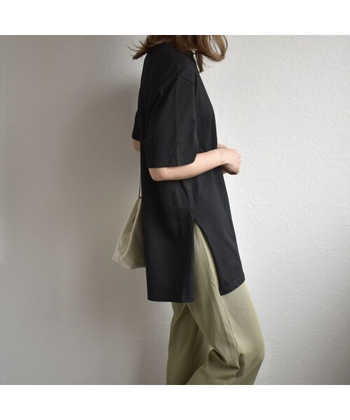 Lavish Gate(ラヴィッシュゲート)の「nh-tops-02157 ポケット付き カットオフ オーバーサイズ Tee ホワイト ダスティパープル ブラック(Tシャツ/カットソー・レディース・その他)」の5枚目の写真