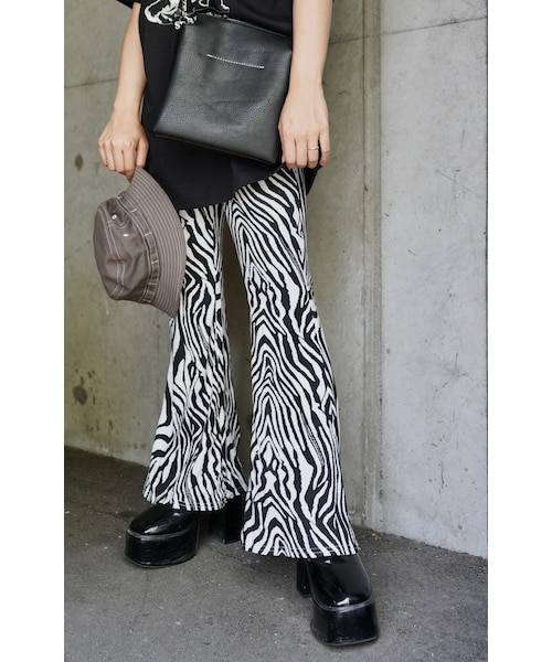A.D.G(エーディージー)の「Zebra Easy Flare Pants(その他パンツ・レディース・ホワイト・FREE)」の1枚目の写真