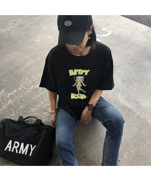 copine（コピン）の「ゆったりサイズ！BETTY BOOPネオンビッグTシャツ(2color)【クリックポスト】（Tシャツ/カットソー・レディース・その他）」の2枚目の写真