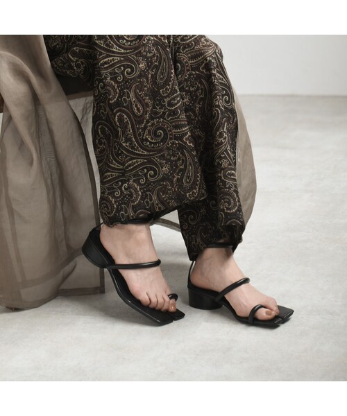 Lavish Gate（ラヴィッシュゲート）の「shoes-02113　アンクルストラップ 足袋サンダル 　ブラック　モカベージュ（サンダル・レディース・その他）」の2枚目の写真