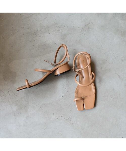 Lavish Gate（ラヴィッシュゲート）の「shoes-02113　アンクルストラップ 足袋サンダル 　ブラック　モカベージュ（サンダル・レディース・その他）」の9枚目の写真