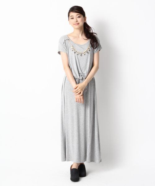 LOWRYS FARM（ローリーズファーム）の「ビジューマキシワンピースショートスリーブ（ワンピース/ドレス・レディース・ブラック/グレー/カーキ・Ｍ/Ｌ）」の2枚目の写真