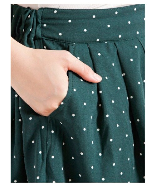 earth music&ecology(アースミュージックアンドエコロジー)の「・ドットプリントキュロット(ショートパンツ・レディース・ボルドー/ネイビー/ダークグリーン/ピンクベージュ・F)」の5枚目の写真