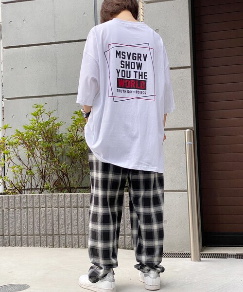 BOYSHE(ボーイシー)の「ワールドショーBIGロゴTシャツ ブラック(Tシャツ/カットソー・レディース・その他)」の3枚目の写真