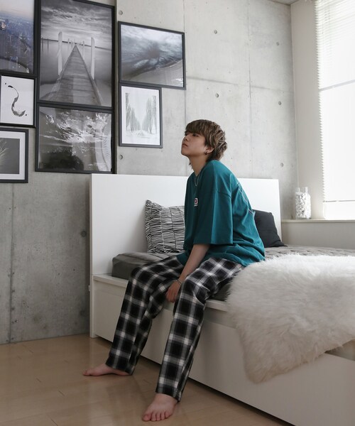 BOYSHE(ボーイシー)の「ワールドショーBIGロゴTシャツ ブラック(Tシャツ/カットソー・レディース・その他)」の7枚目の写真