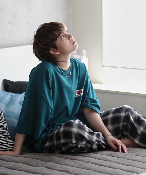 BOYSHE(ボーイシー)の「ワールドショーBIGロゴTシャツ ブラック(Tシャツ/カットソー・レディース・その他)」の6枚目の写真