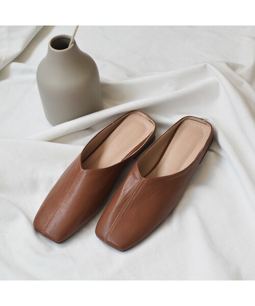 Lavish Gate（ラヴィッシュゲート）の「shoes-02109　スクエアトゥ エコレザー スリッパサンダル　エクリュ　ブラウン　ブラック　カーキベージュ（サンダル・レディース・その他）」の3枚目の写真