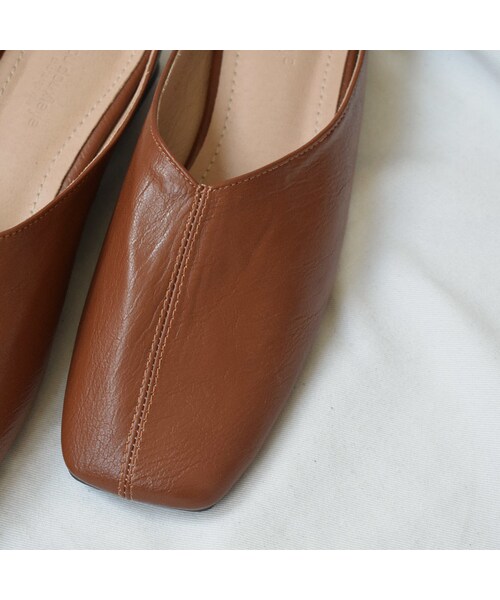 Lavish Gate（ラヴィッシュゲート）の「shoes-02109　スクエアトゥ エコレザー スリッパサンダル　エクリュ　ブラウン　ブラック　カーキベージュ（サンダル・レディース・その他）」の4枚目の写真