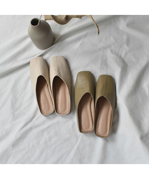 Lavish Gate（ラヴィッシュゲート）の「shoes-02109　スクエアトゥ エコレザー スリッパサンダル　エクリュ　ブラウン　ブラック　カーキベージュ（サンダル・レディース・その他）」の2枚目の写真