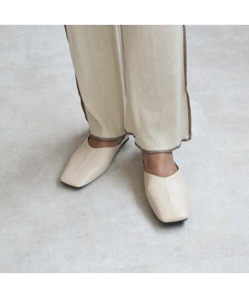 Lavish Gate（ラヴィッシュゲート）の「shoes-02109　スクエアトゥ エコレザー スリッパサンダル　エクリュ　ブラウン　ブラック　カーキベージュ（サンダル・レディース・その他）」の6枚目の写真