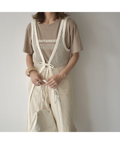 Lavish Gate(ラヴィッシュゲート)の「nh-tops-02166 クルーネック テキストTシャツ ホワイト モカ(Tシャツ/カットソー・レディース・その他)」の2枚目の写真