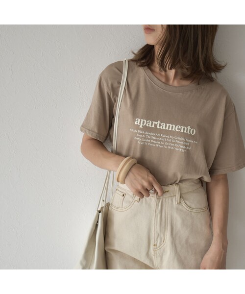 Lavish Gate(ラヴィッシュゲート)の「nh-tops-02166 クルーネック テキストTシャツ ホワイト モカ(Tシャツ/カットソー・レディース・その他)」の4枚目の写真