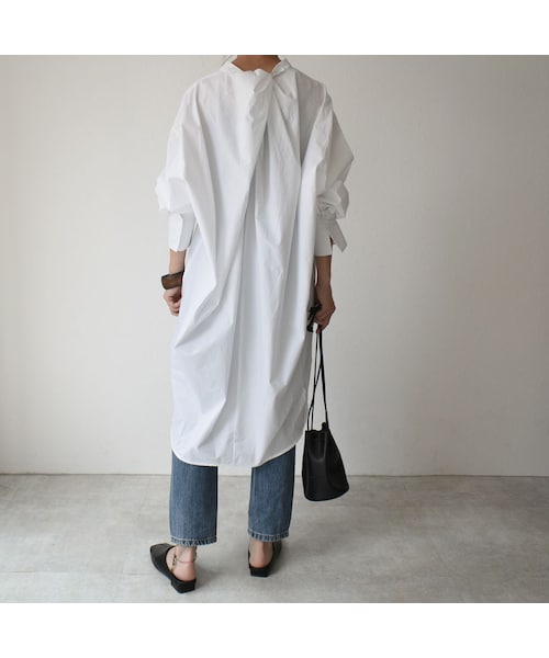 Lavish Gate（ラヴィッシュゲート）の「tops-02163　バックノット　 バンドカラーボリュームロングシャツ　ブラック　ホワイト（シャツ/ブラウス・レディース・その他）」の2枚目の写真