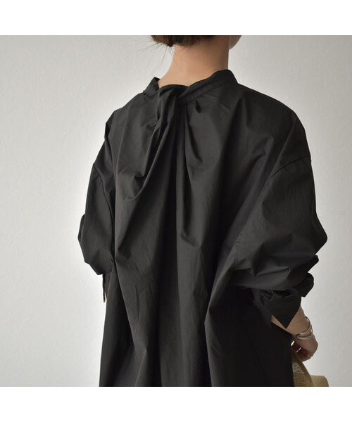 Lavish Gate（ラヴィッシュゲート）の「tops-02163　バックノット　 バンドカラーボリュームロングシャツ　ブラック　ホワイト（シャツ/ブラウス・レディース・その他）」の7枚目の写真