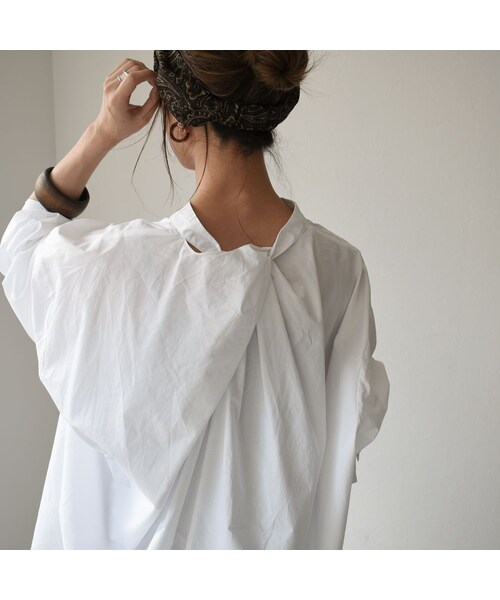 Lavish Gate（ラヴィッシュゲート）の「tops-02163　バックノット　 バンドカラーボリュームロングシャツ　ブラック　ホワイト（シャツ/ブラウス・レディース・その他）」の3枚目の写真