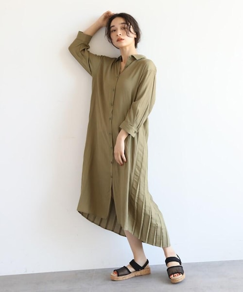 OZOC（オゾック）の「麻調バックプリーツシャツワンピース（ワンピース/ドレス・レディース・タバコブラウン(054)/ナチュラル(050)/カーキ(027)・38(M)）」の4枚目の写真