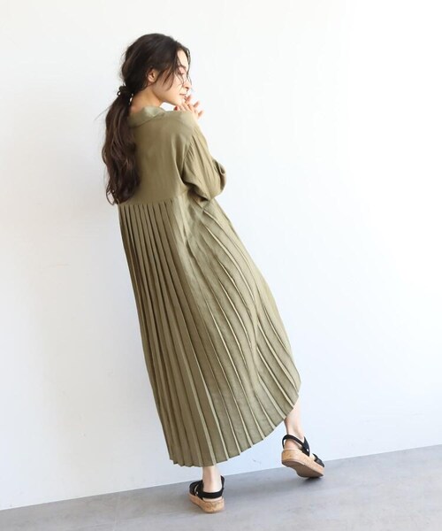OZOC（オゾック）の「麻調バックプリーツシャツワンピース（ワンピース/ドレス・レディース・タバコブラウン(054)/ナチュラル(050)/カーキ(027)・38(M)）」の21枚目の写真