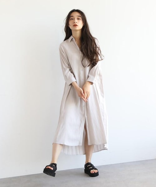 OZOC（オゾック）の「麻調バックプリーツシャツワンピース（ワンピース/ドレス・レディース・タバコブラウン(054)/ナチュラル(050)/カーキ(027)・38(M)）」の2枚目の写真