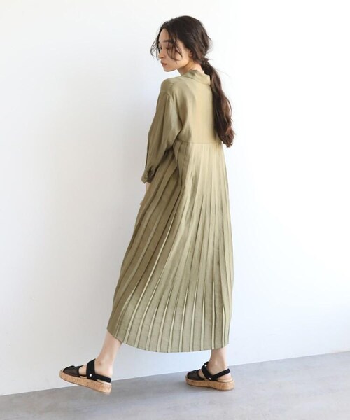 OZOC（オゾック）の「麻調バックプリーツシャツワンピース（ワンピース/ドレス・レディース・タバコブラウン(054)/ナチュラル(050)/カーキ(027)・38(M)）」の6枚目の写真