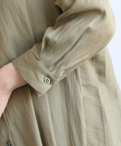 OZOC（オゾック）の「麻調バックプリーツシャツワンピース（ワンピース/ドレス・レディース・タバコブラウン(054)/ナチュラル(050)/カーキ(027)・38(M)）」の8枚目の写真