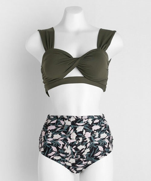 DHOLIC（ディーホリック）の「ツイスト花柄コントラストビキニ（水着・レディース・ホワイト/グリーン/パープル/ブラック/その他・S/M）」の3枚目の写真