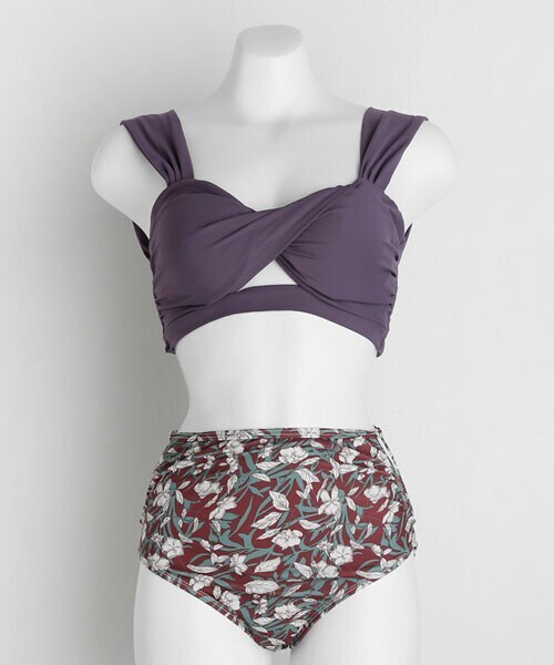 DHOLIC（ディーホリック）の「ツイスト花柄コントラストビキニ（水着・レディース・ホワイト/グリーン/パープル/ブラック/その他・S/M）」の4枚目の写真