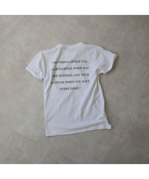 Lavish Gate(ラヴィッシュゲート)の「nh-tops-02159 ポケット付き バックメッセージ Tシャツ(Tシャツ/カットソー・レディース・その他)」の5枚目の写真
