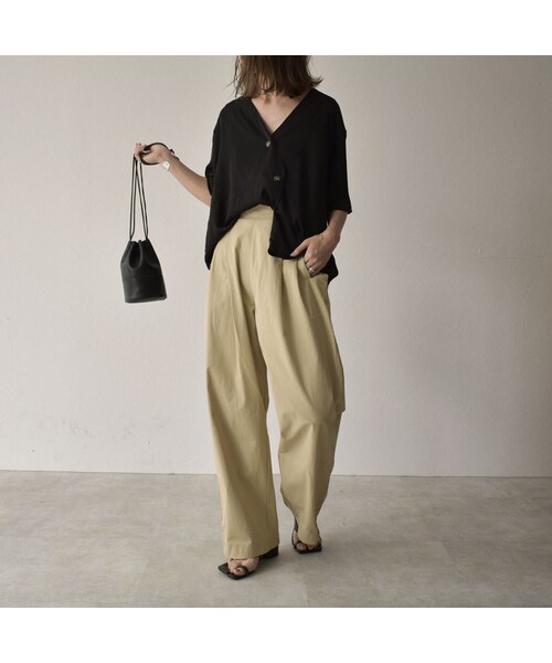 Lavish Gate(ラヴィッシュゲート)の「bottoms-02068 サイドボタン タック ワイドパンツ ベージュ(その他パンツ・レディース・その他)」の6枚目の写真
