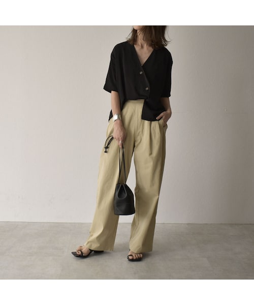 Lavish Gate(ラヴィッシュゲート)の「bottoms-02068 サイドボタン タック ワイドパンツ ベージュ(その他パンツ・レディース・その他)」の5枚目の写真